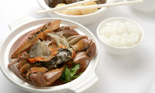 河蟹上市 产地迎来收购河蟹商流